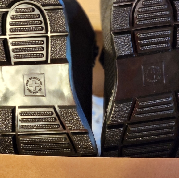 Dr Marteans Boots - Picture 3 of 6